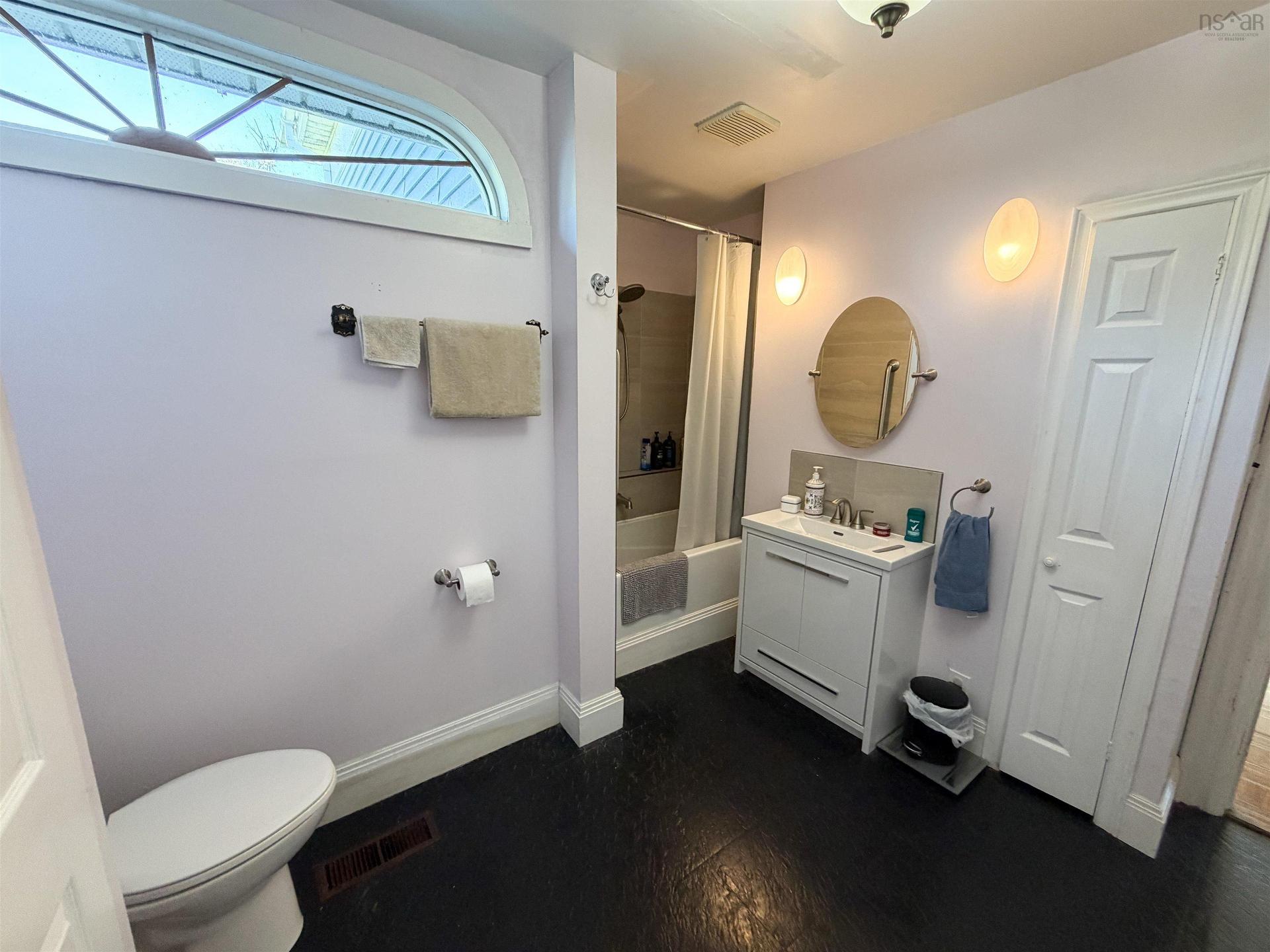 108 Highway 304, Overton, NS - Indoor Photo Showing Bathroom