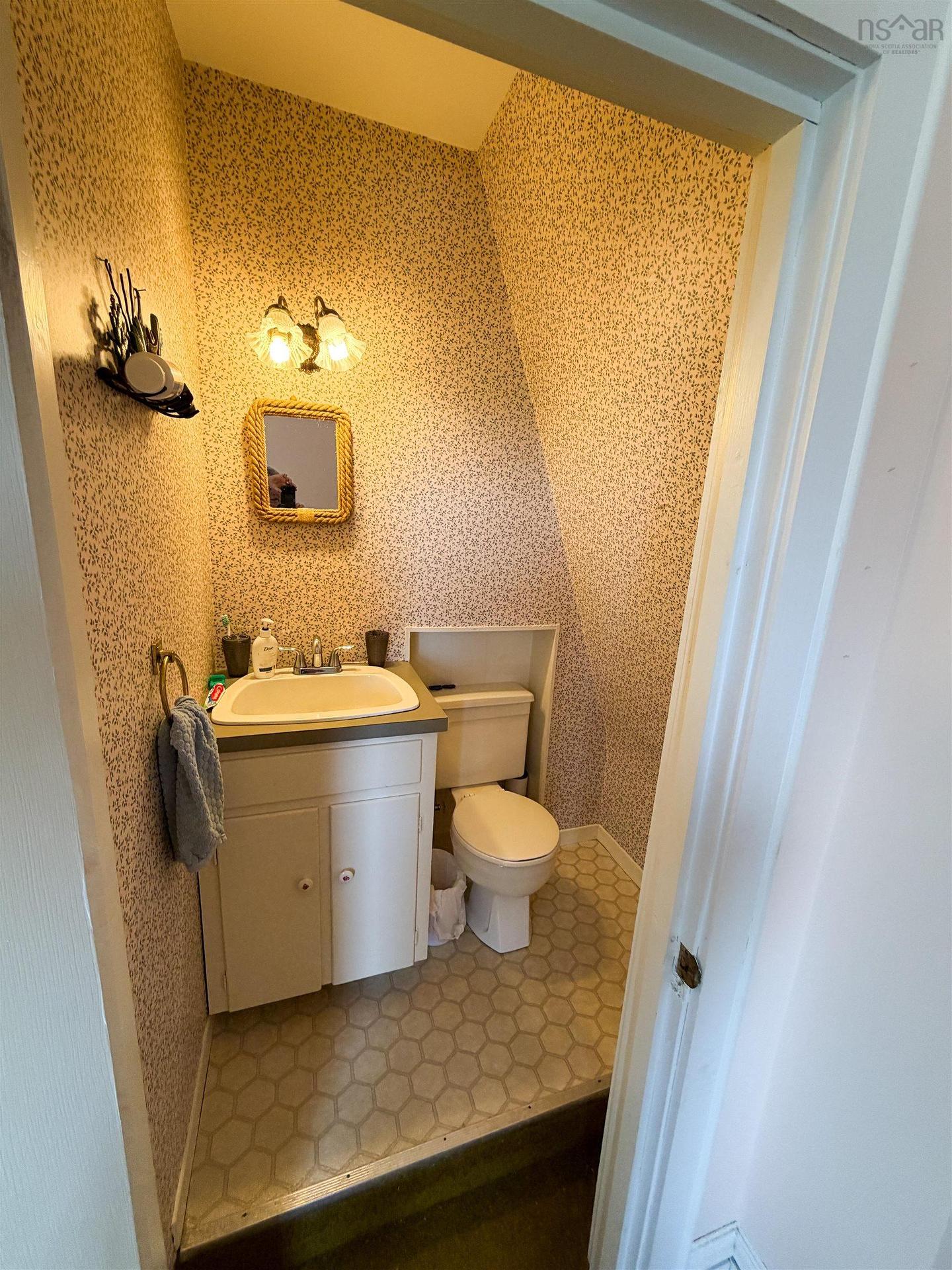 108 Highway 304, Overton, NS - Indoor Photo Showing Bathroom