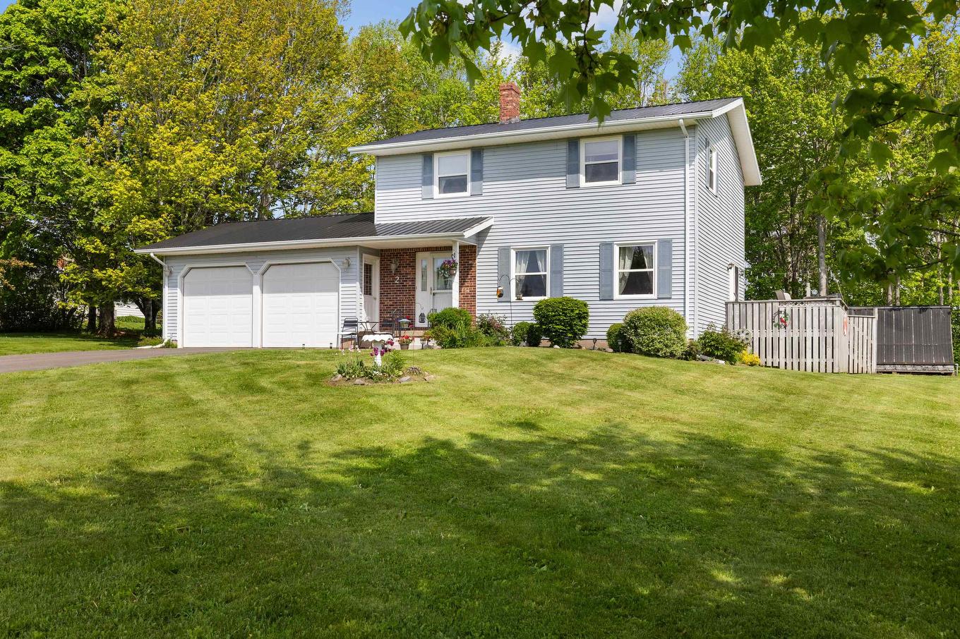 2 Laura Lane, Stratford, PE