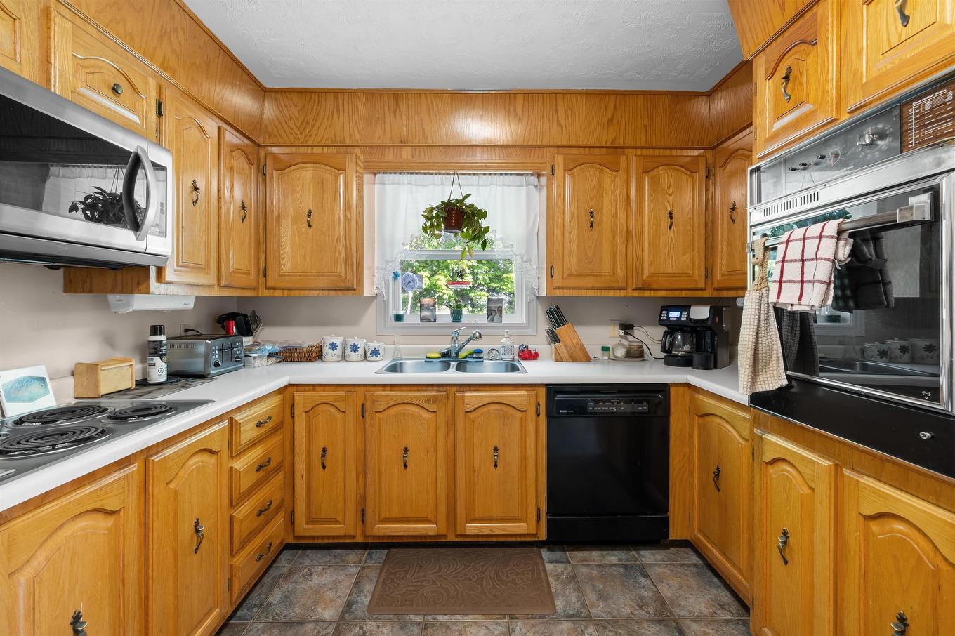 2 Laura Lane, Stratford, PE