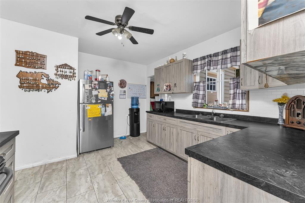 2377 Arthur, Windsor, ON