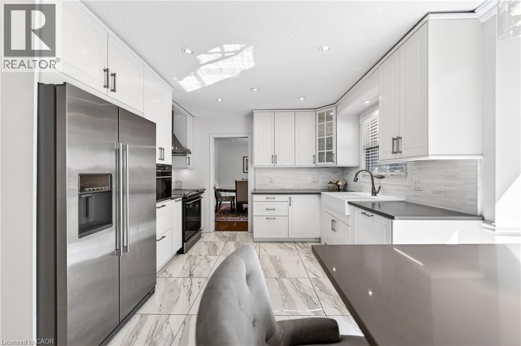 5 Mays Crescent, Waterdown, ON