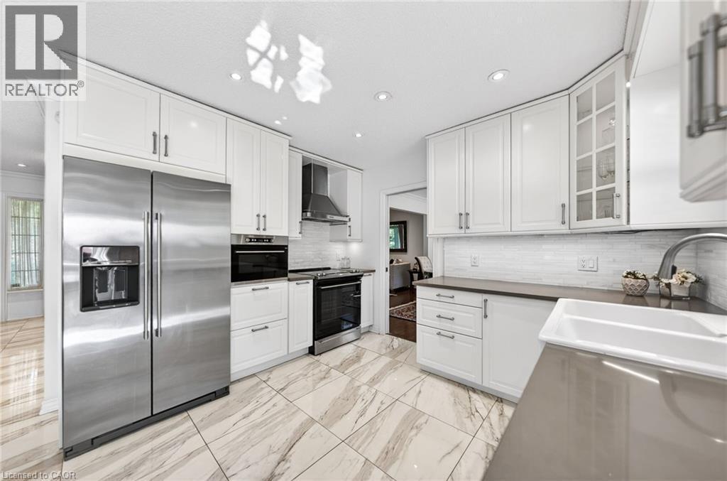 5 Mays Crescent, Waterdown, ON