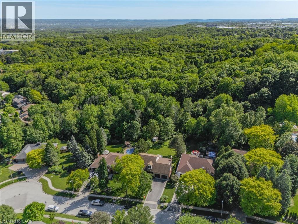 5 Mays Crescent, Waterdown, ON