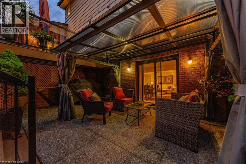5 Mays Crescent, Waterdown, ON