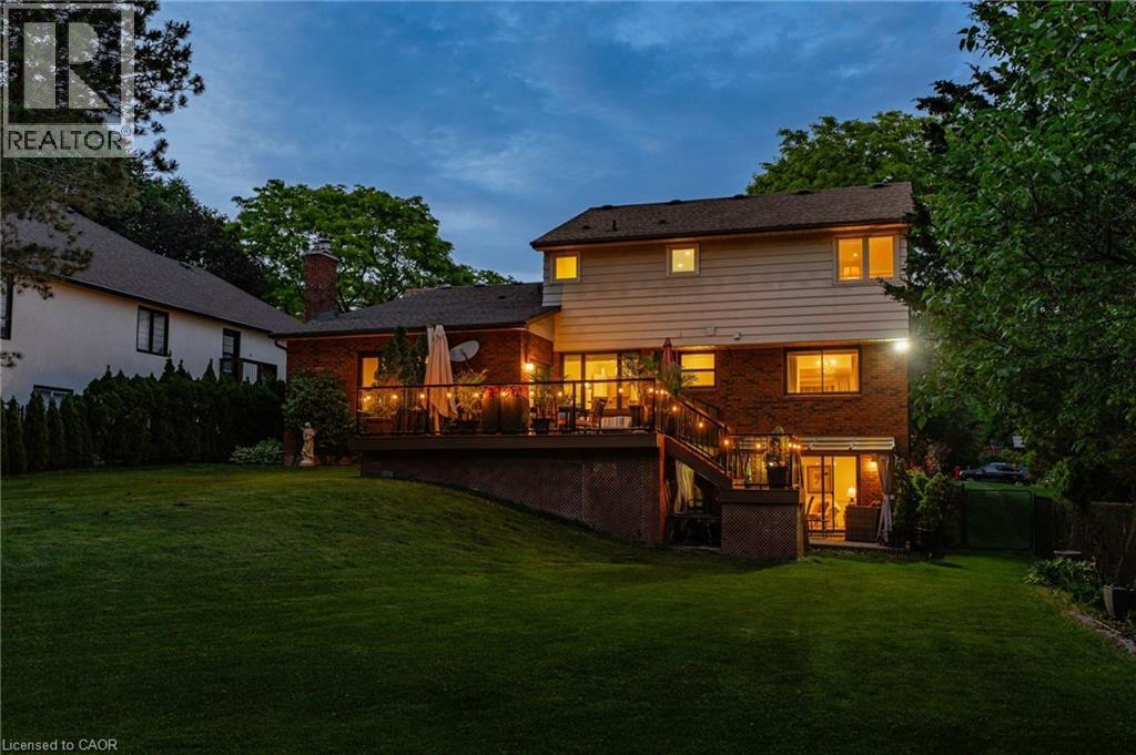 5 Mays Crescent, Waterdown, ON