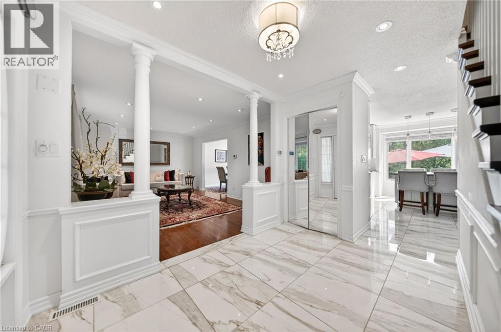 5 Mays Crescent, Waterdown, ON