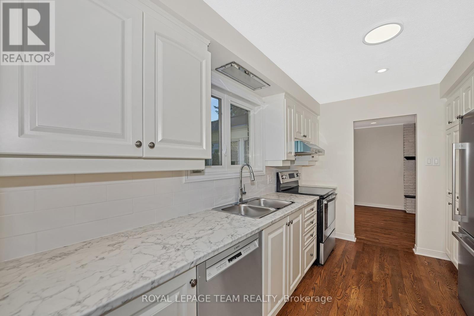1825 Yale Avenue, Ottawa, ON