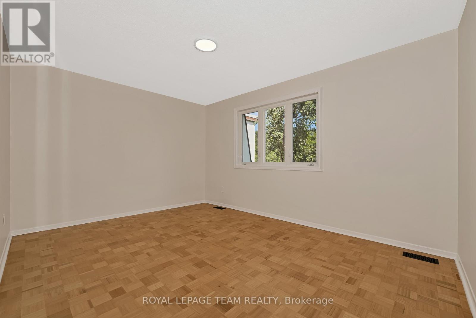 1825 Yale Avenue, Ottawa, ON