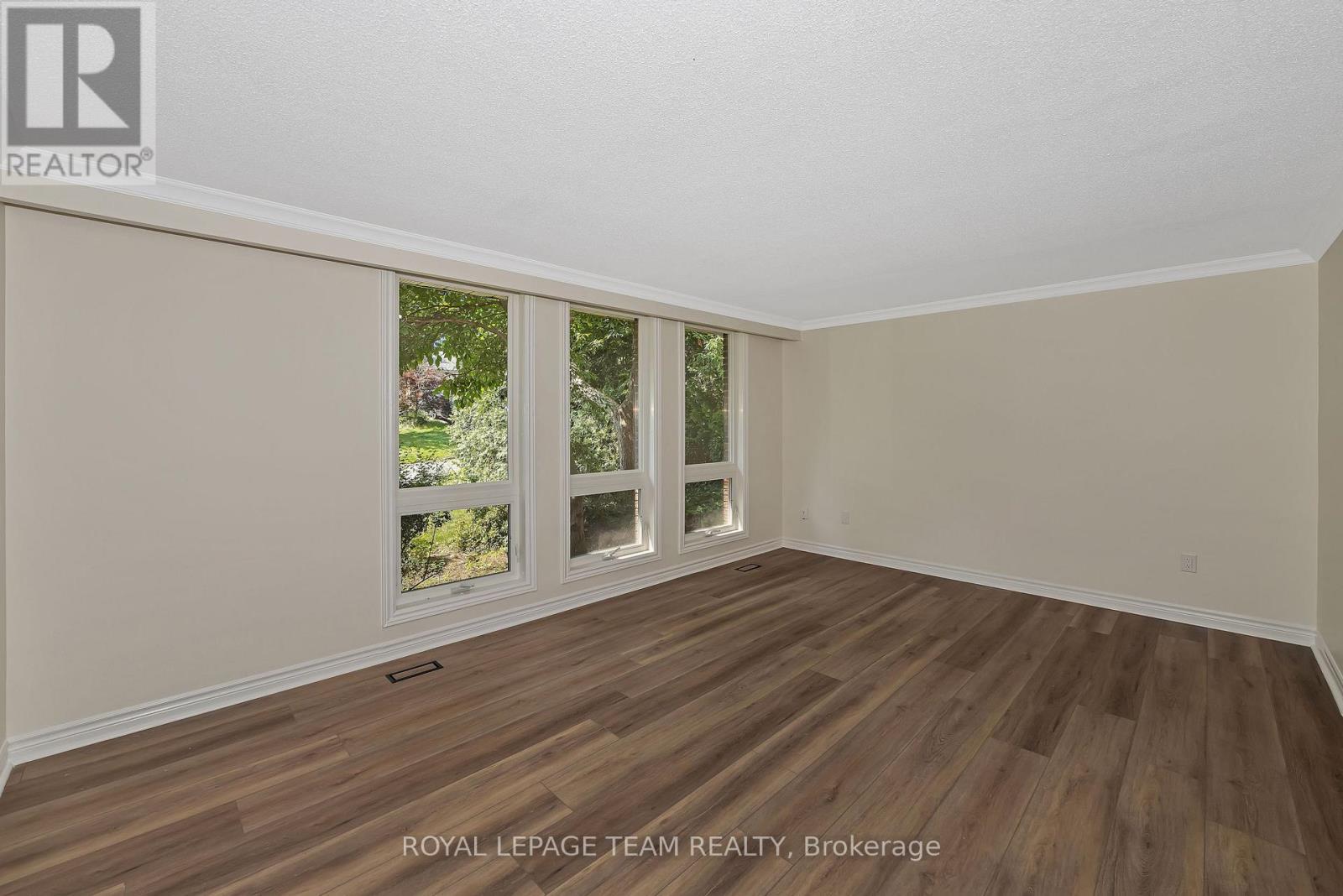 1825 Yale Avenue, Ottawa, ON