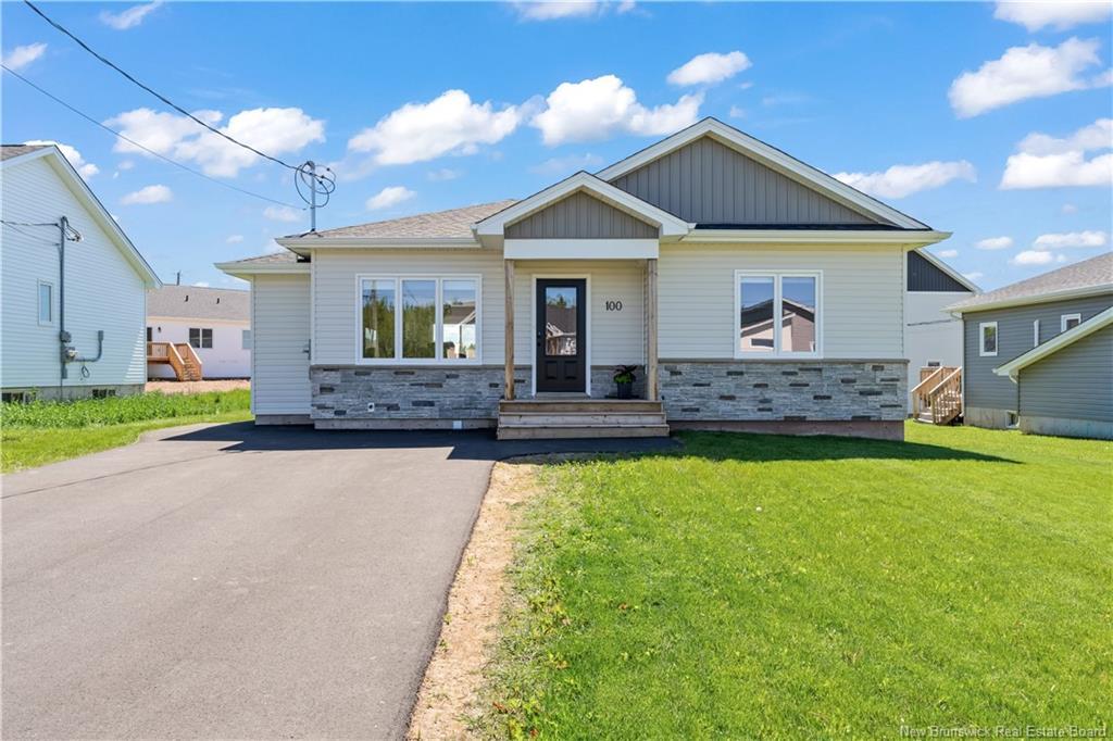 100 Macintosh Blvd, Moncton, NB