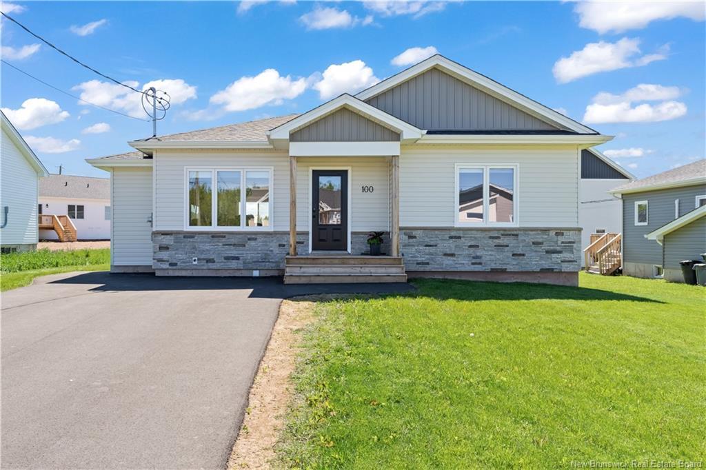 100 Macintosh Blvd, Moncton, NB