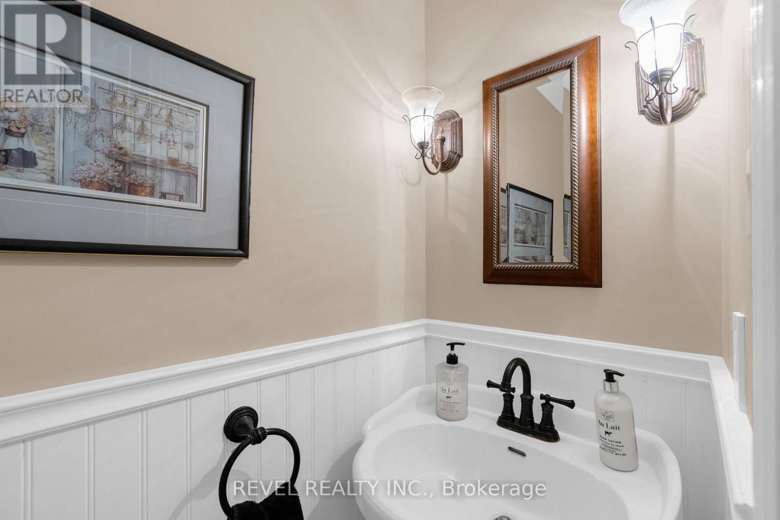 2pc Powder Room - 33 Falling Brook Drive, Barrie, ON
