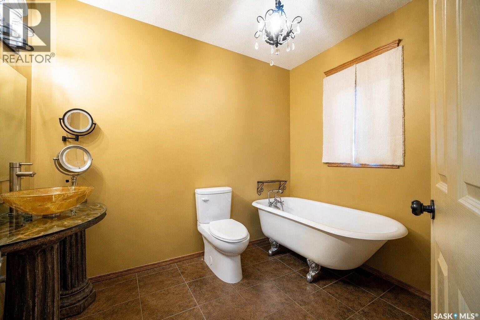 703 Beechmont Lane, Saskatoon, SK