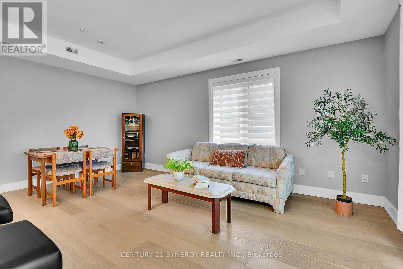 201 - 615 Longfields Drive, Ottawa, ON - Indoor Photo Showing Living Room