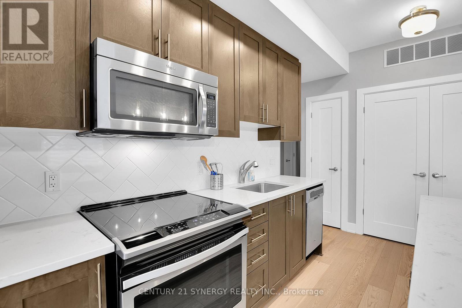 201 - 615 Longfields Drive, Ottawa, ON - Indoor Photo Showing Kitchen With Upgraded Kitchen