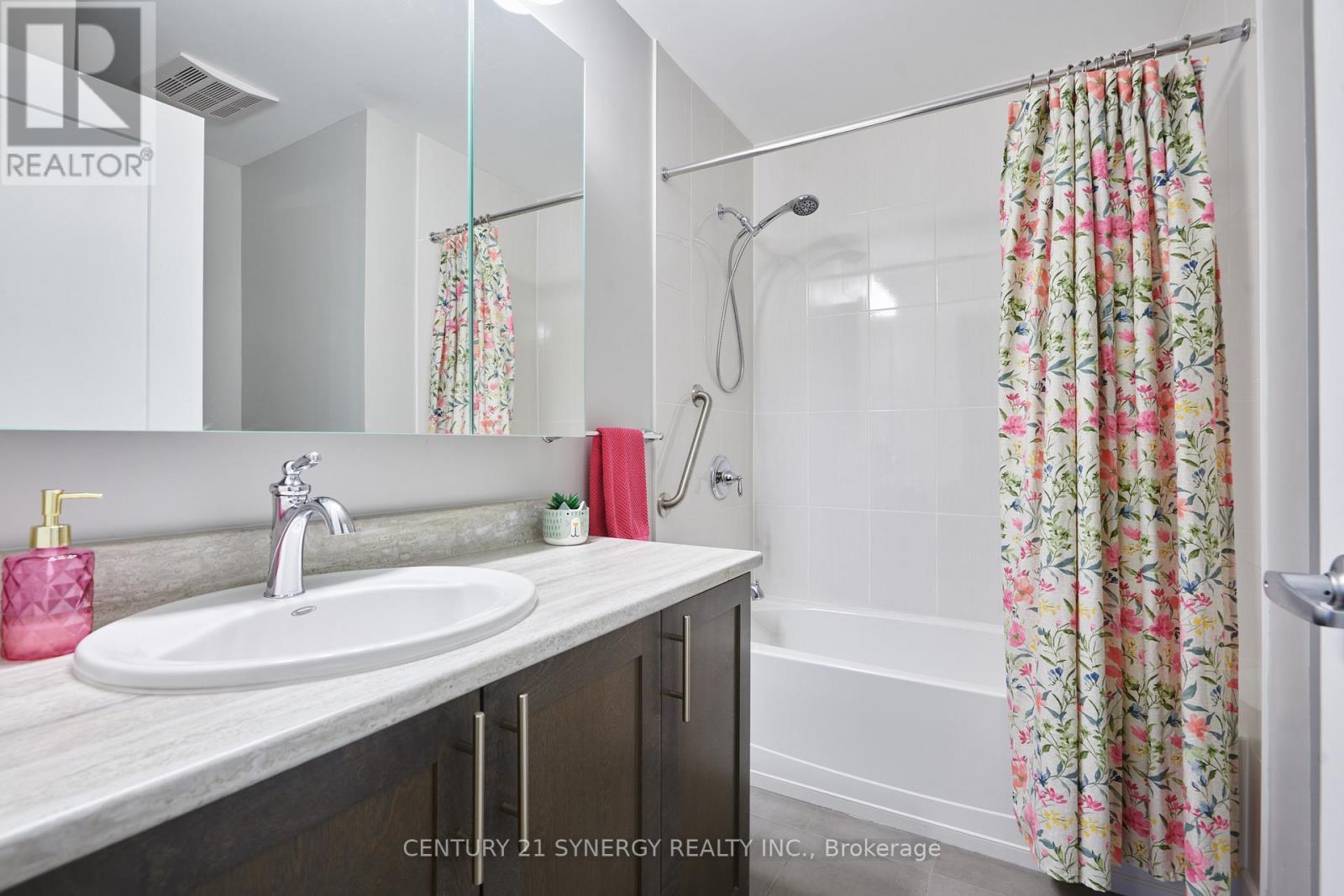 201 - 615 Longfields Drive, Ottawa, ON - Indoor Photo Showing Bathroom