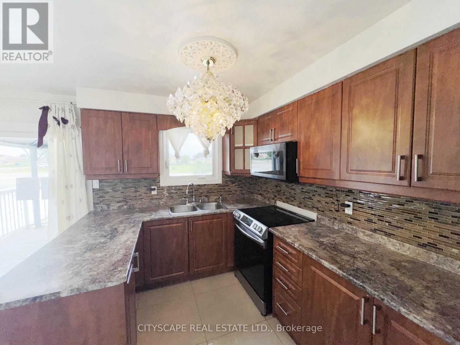Kitchen - 3720 Brandon Gate Drive, Mississauga, ON