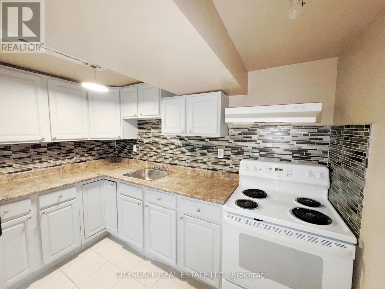 Basement: Kitchen - 3720 Brandon Gate Drive, Mississauga, ON