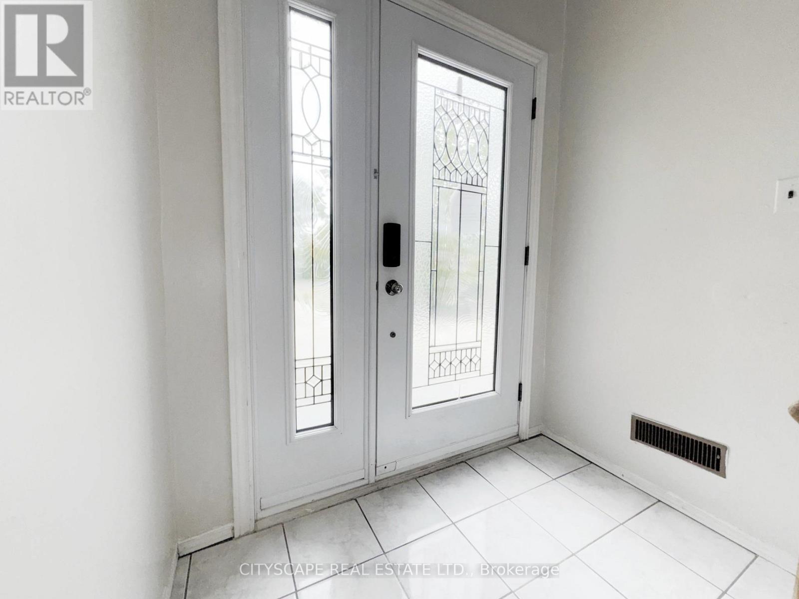 Foyer - 3720 Brandon Gate Drive, Mississauga, ON