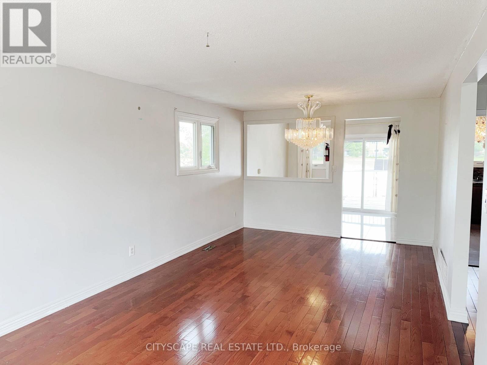 Dining Room Viewed from Living Room - 3720 Brandon Gate Drive, Mississauga, ON