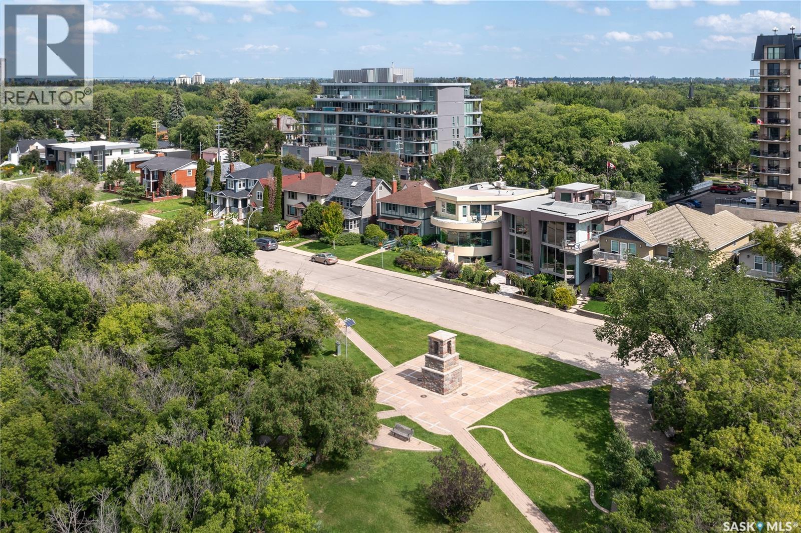 616 Saskatchewan Crescent E, Saskatoon, SK