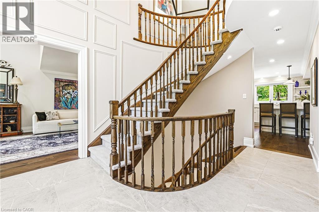 33 Golfview Crescent, Dundas, ON