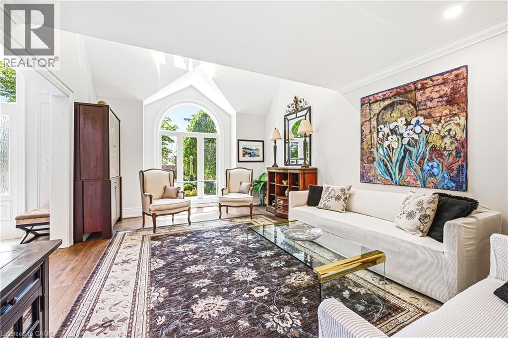 33 Golfview Crescent, Dundas, ON