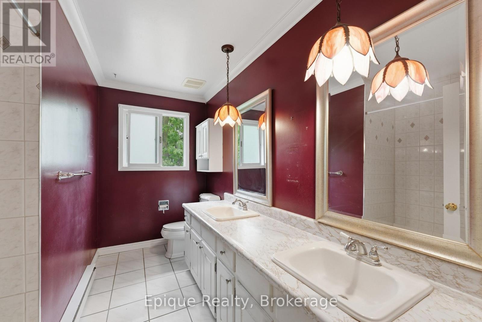 double sinks - 50 Combermere Crescent, Waterloo, ON