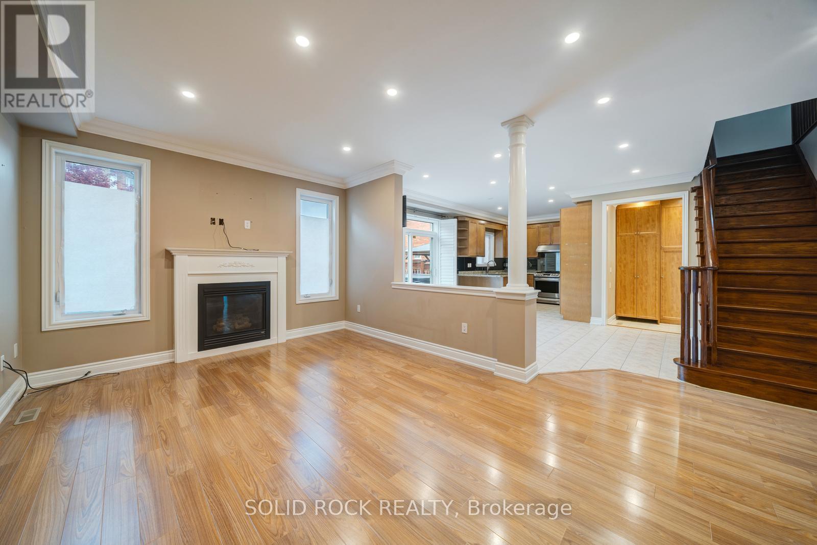Family room overlooks kitchen - 32 Albert Roffey Crescent, Markham, ON