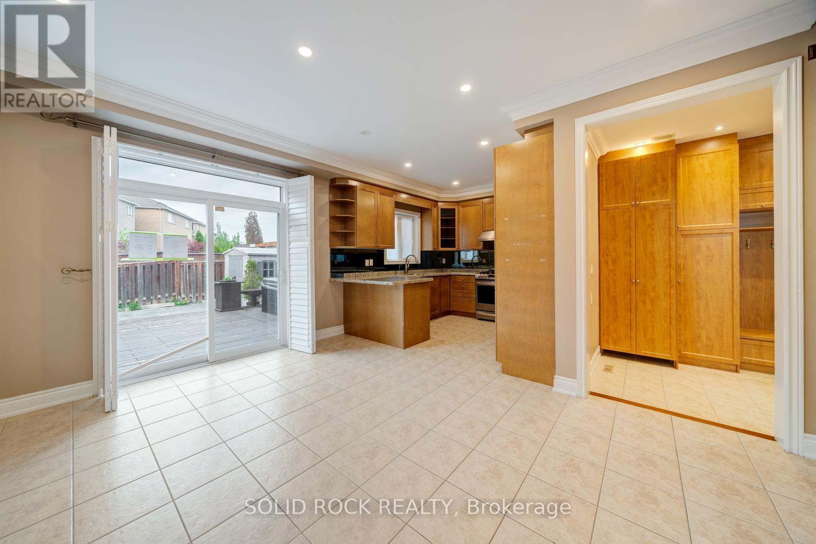 Breakfast area with patio door to deck - 32 Albert Roffey Crescent, Markham, ON