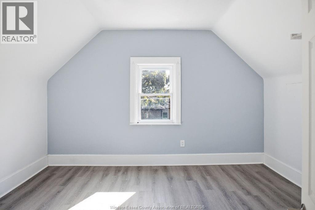 977 Gladstone, Windsor, ON