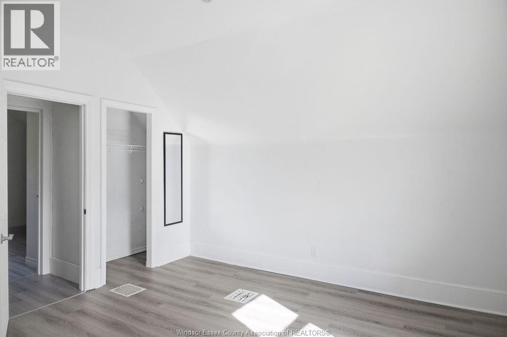 977 Gladstone, Windsor, ON