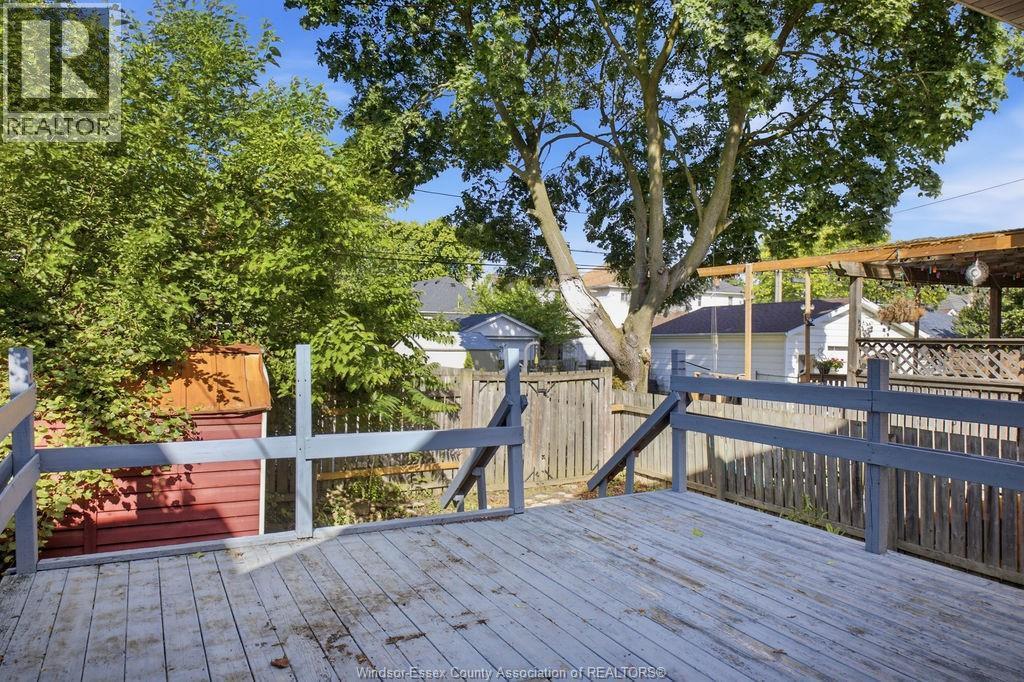 977 Gladstone, Windsor, ON