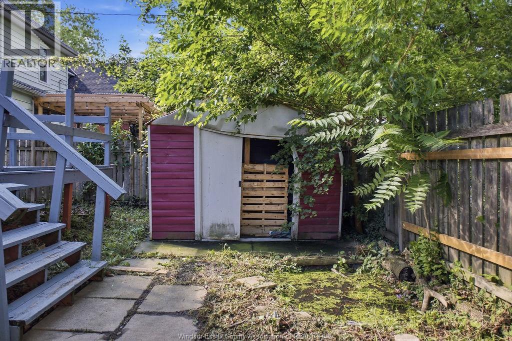 977 Gladstone, Windsor, ON