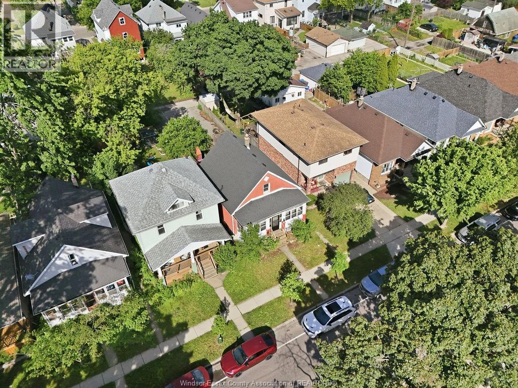 977 Gladstone, Windsor, ON