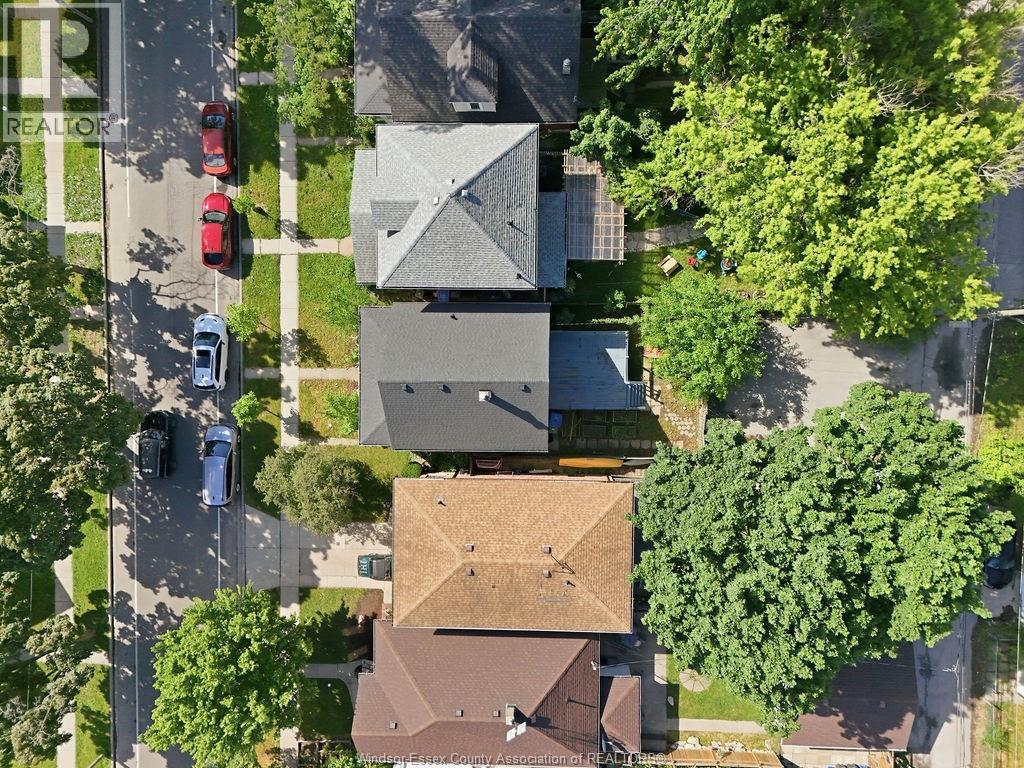 977 Gladstone, Windsor, ON