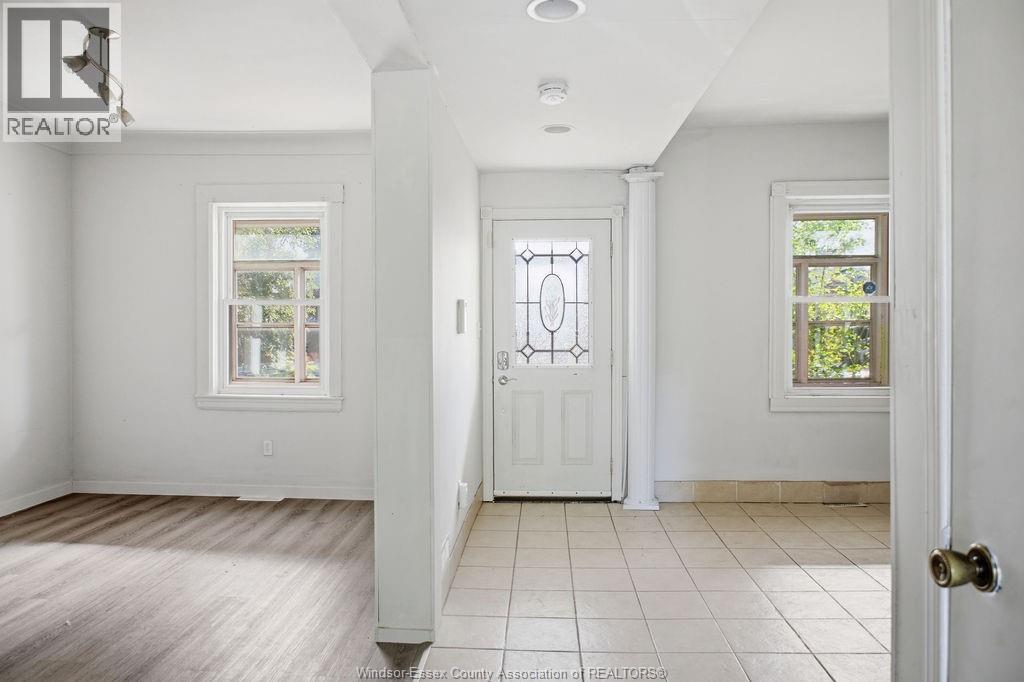 977 Gladstone, Windsor, ON