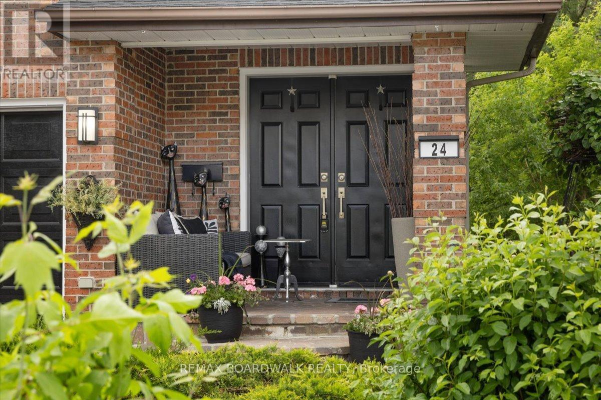 24 Hackett Street, Ottawa, ON
