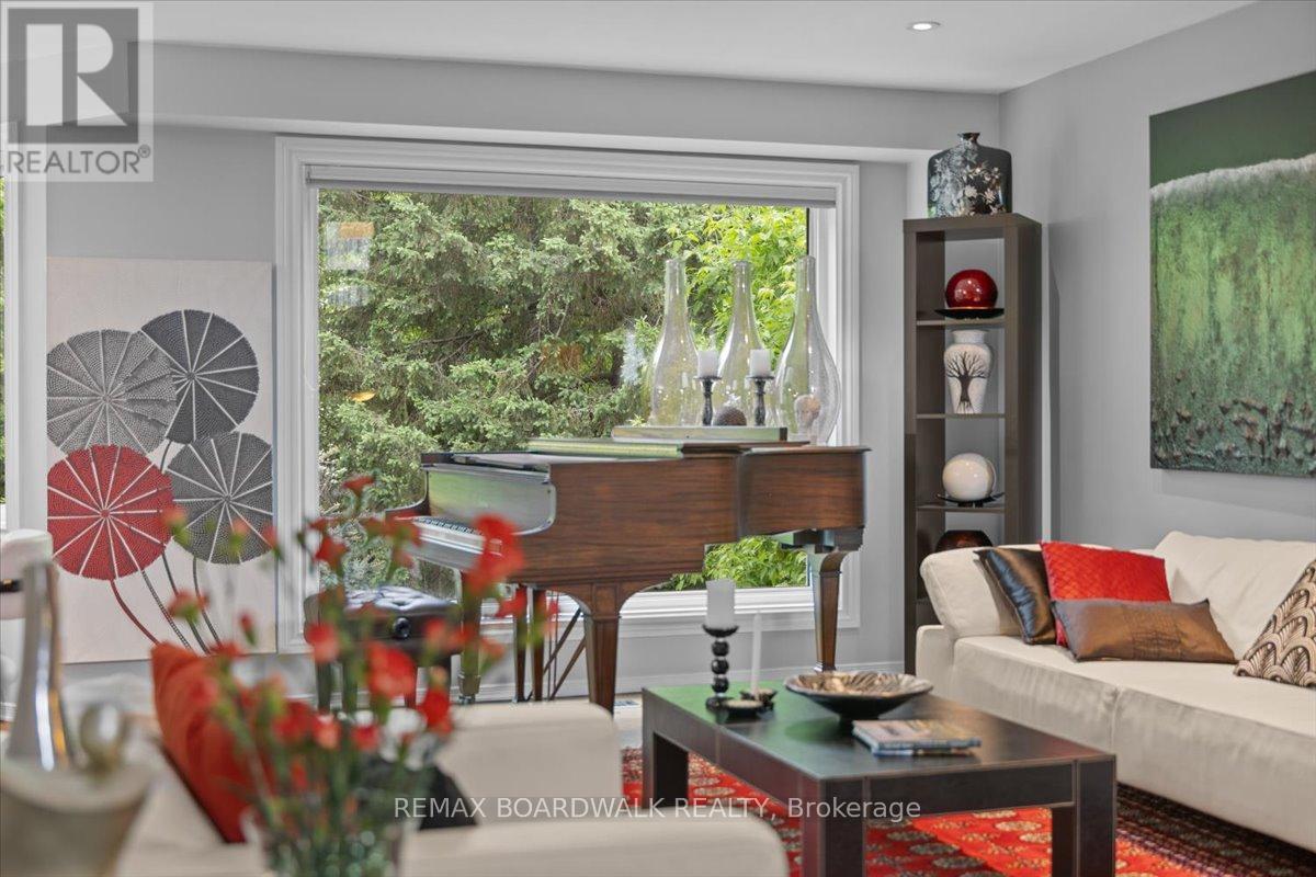 24 Hackett Street, Ottawa, ON