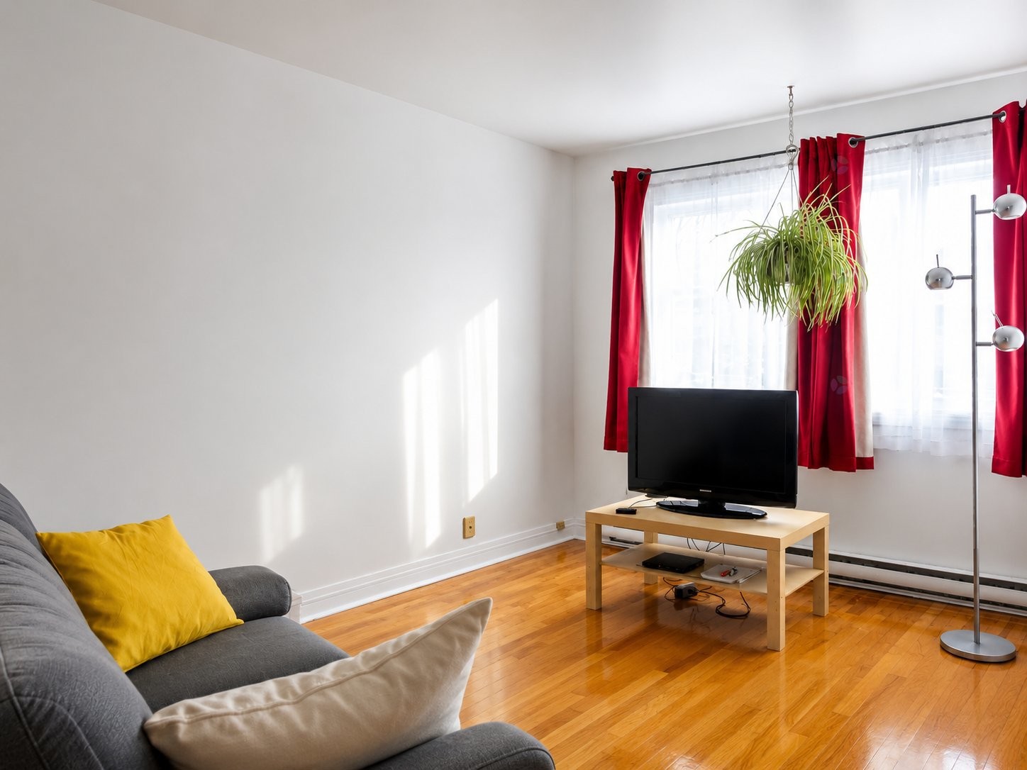 Living Room - 2213 Rue Denonville, Montréal (Le Sud-Ouest), QC