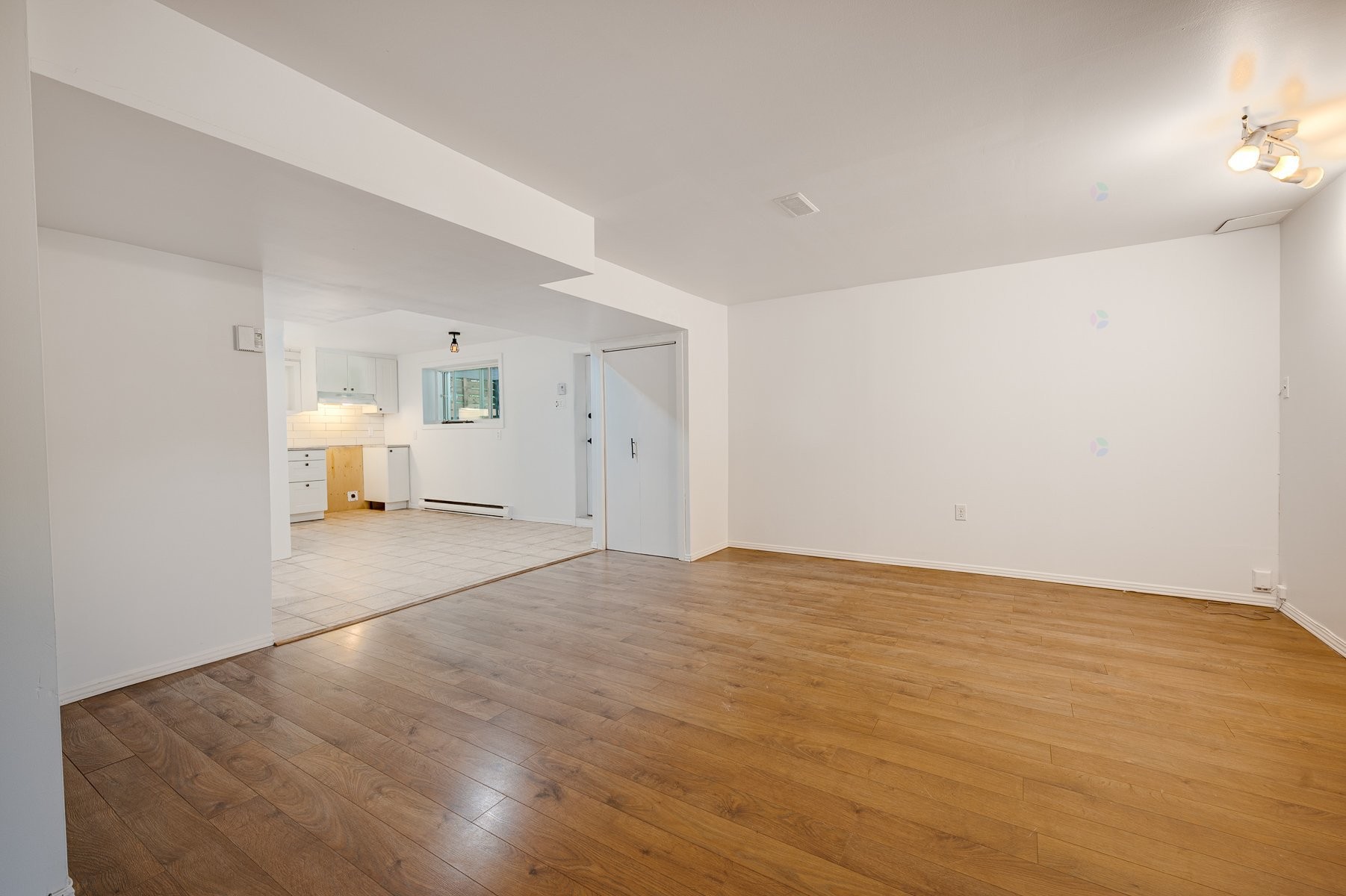 Salon - 52 Av. De La Promenade, Saint-Sauveur, QC