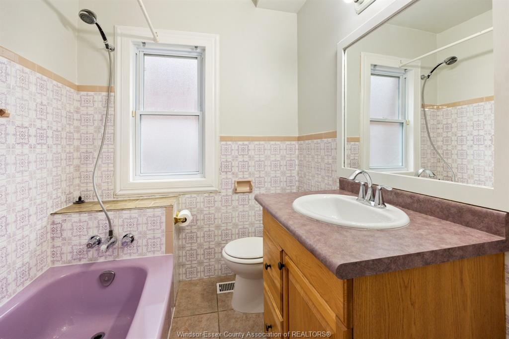 1130 Langlois, Windsor, ON