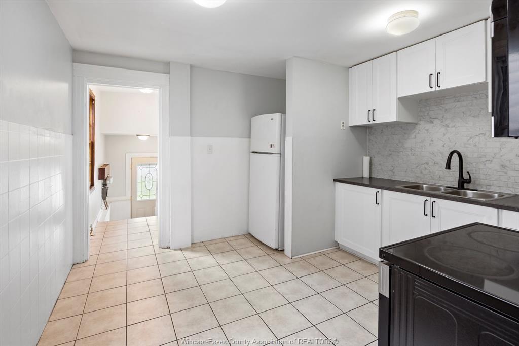 1130 Langlois, Windsor, ON