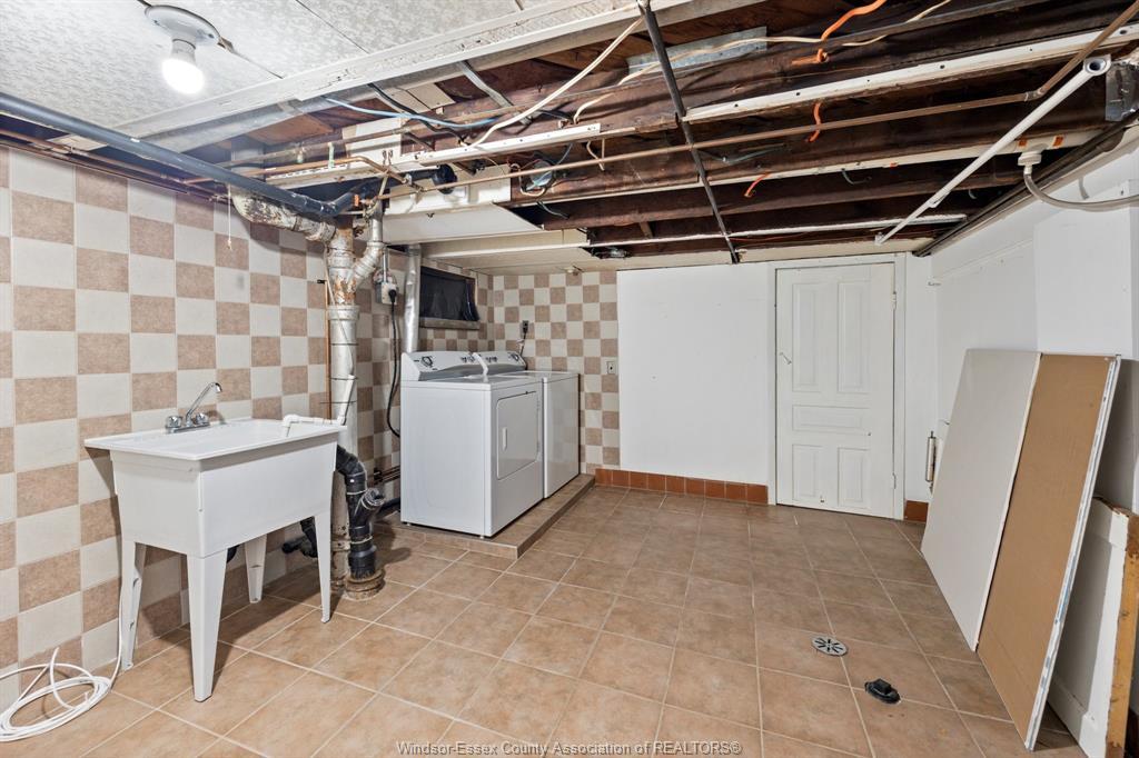 1130 Langlois, Windsor, ON