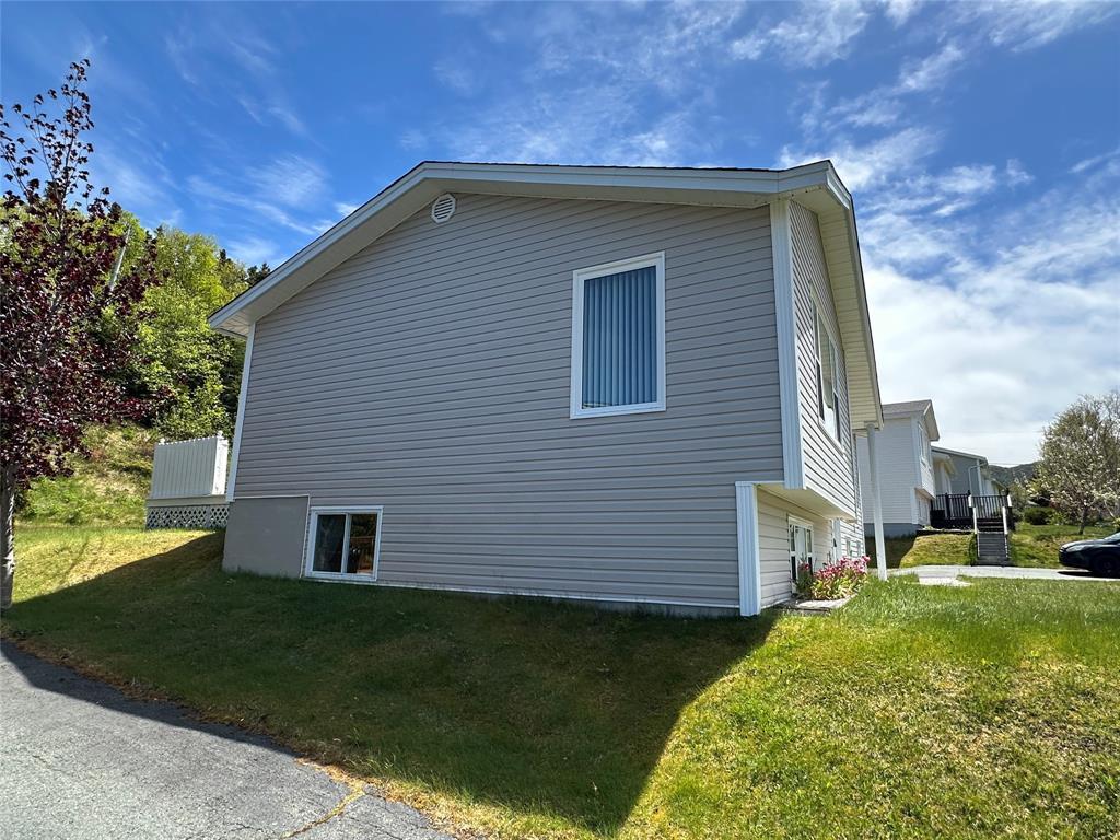 32 Highland Park, Holyrood, NL