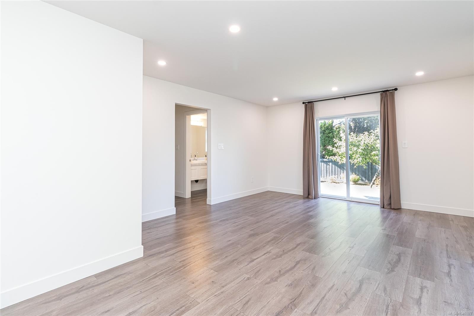 763 Viaduct Ave East, Saanich, BC