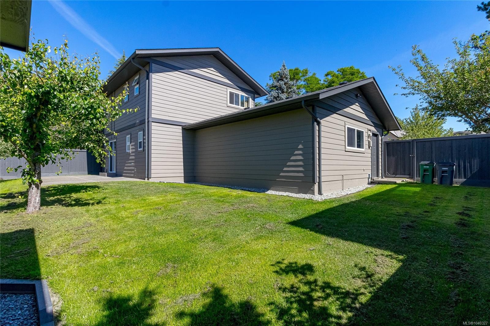 763 Viaduct Ave East, Saanich, BC