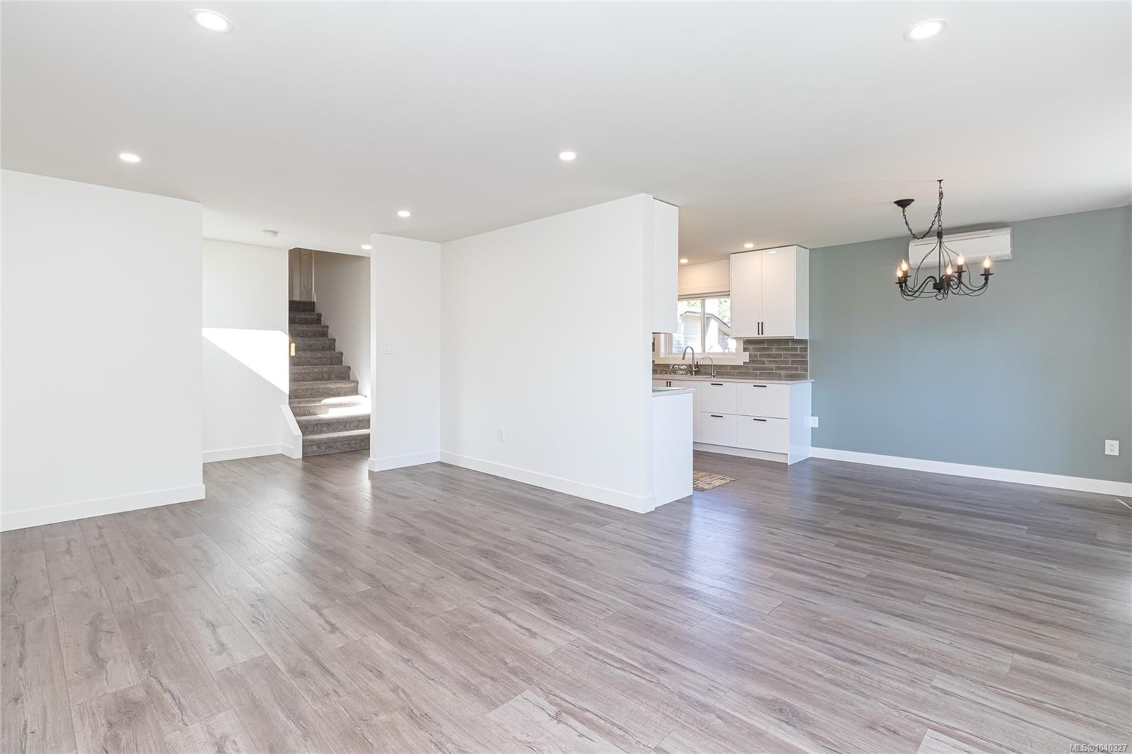 763 Viaduct Ave East, Saanich, BC