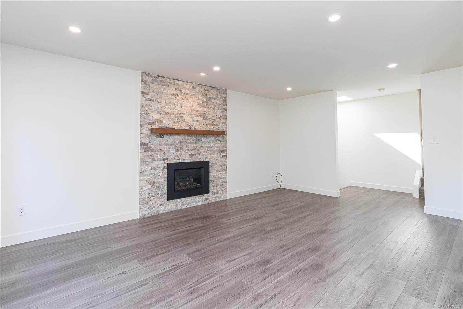 763 Viaduct Ave East, Saanich, BC